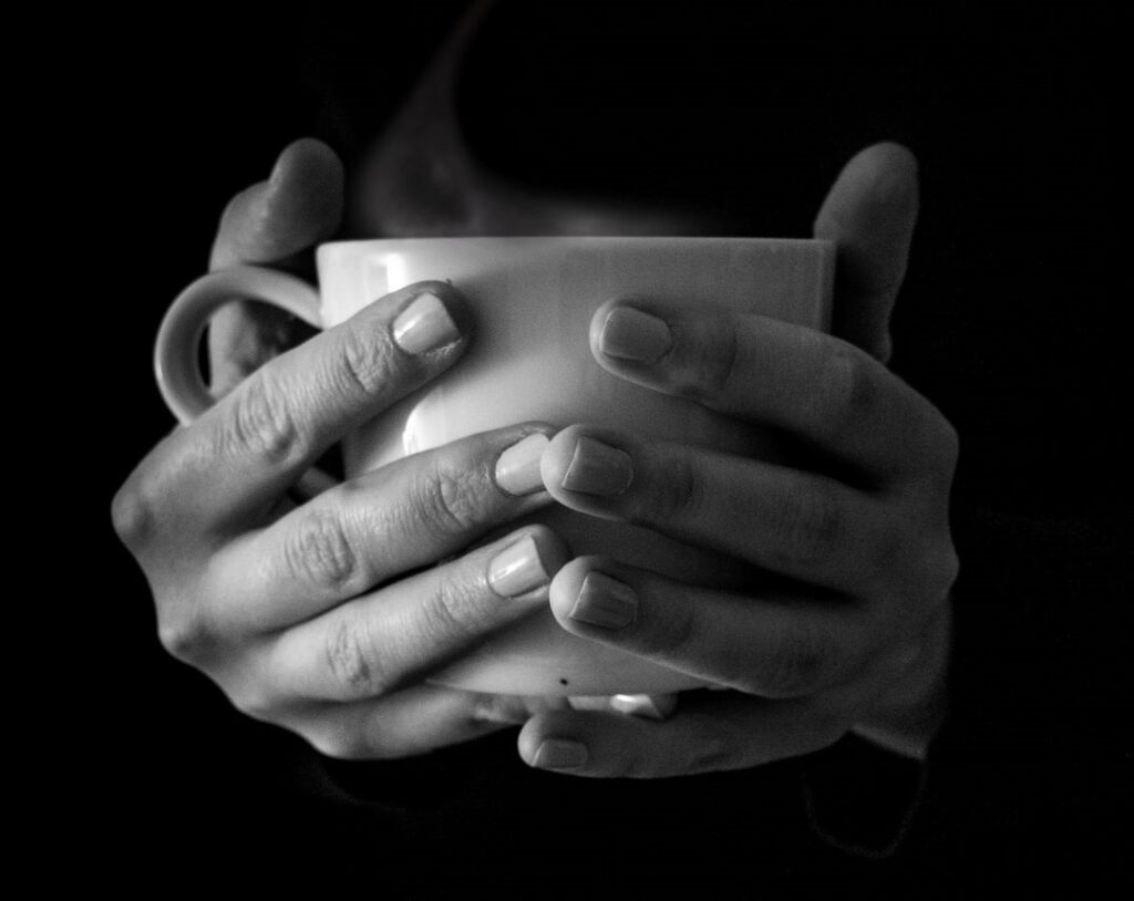 コーヒーカップ　孤独　イメージ